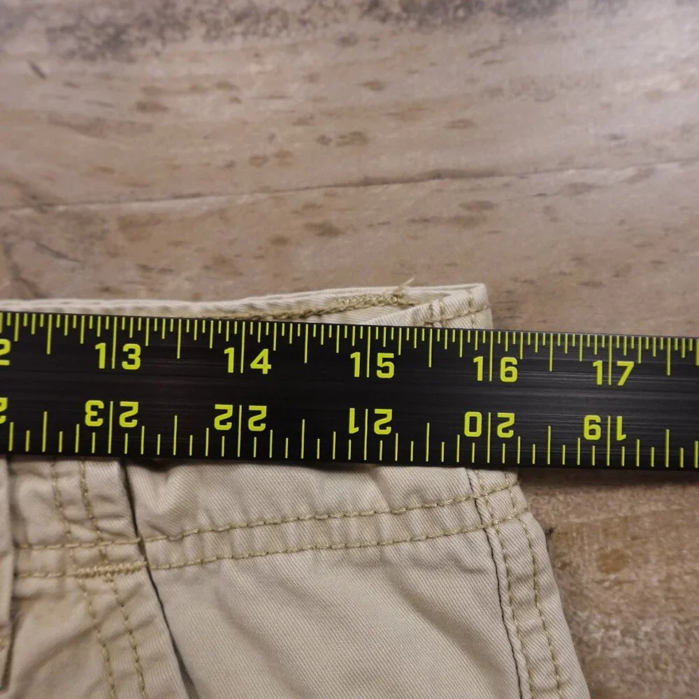 Levi's Cargo Shorts - Men's Size‎ 32 Beige